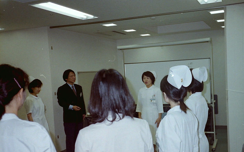 講義形式ではなく、マンツーマンによる応答形式です